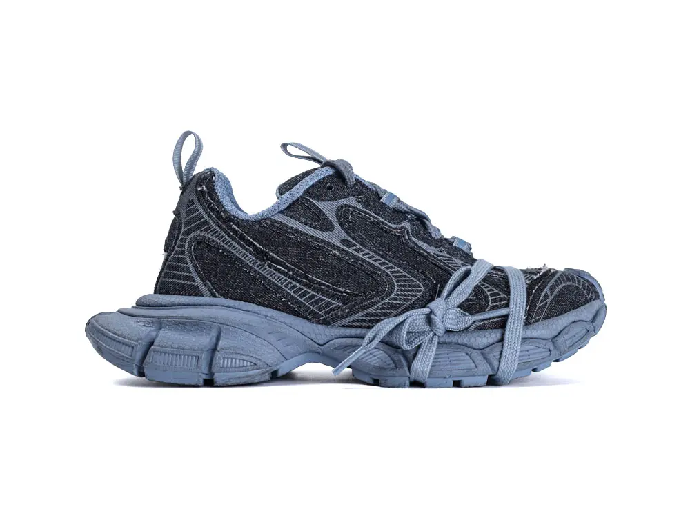 Front view of the inner side of the right shoe.