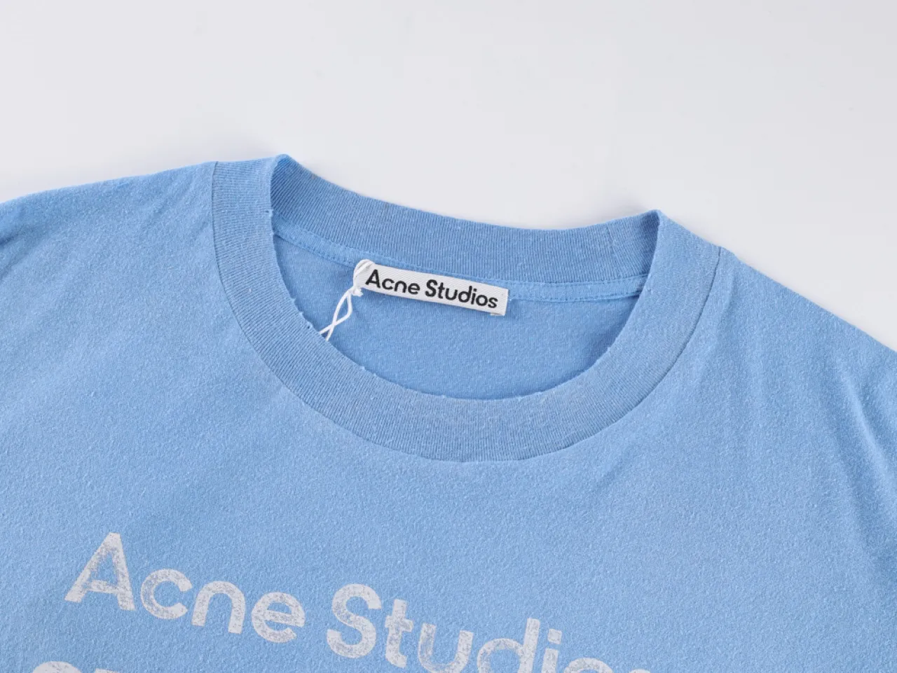 Neckline