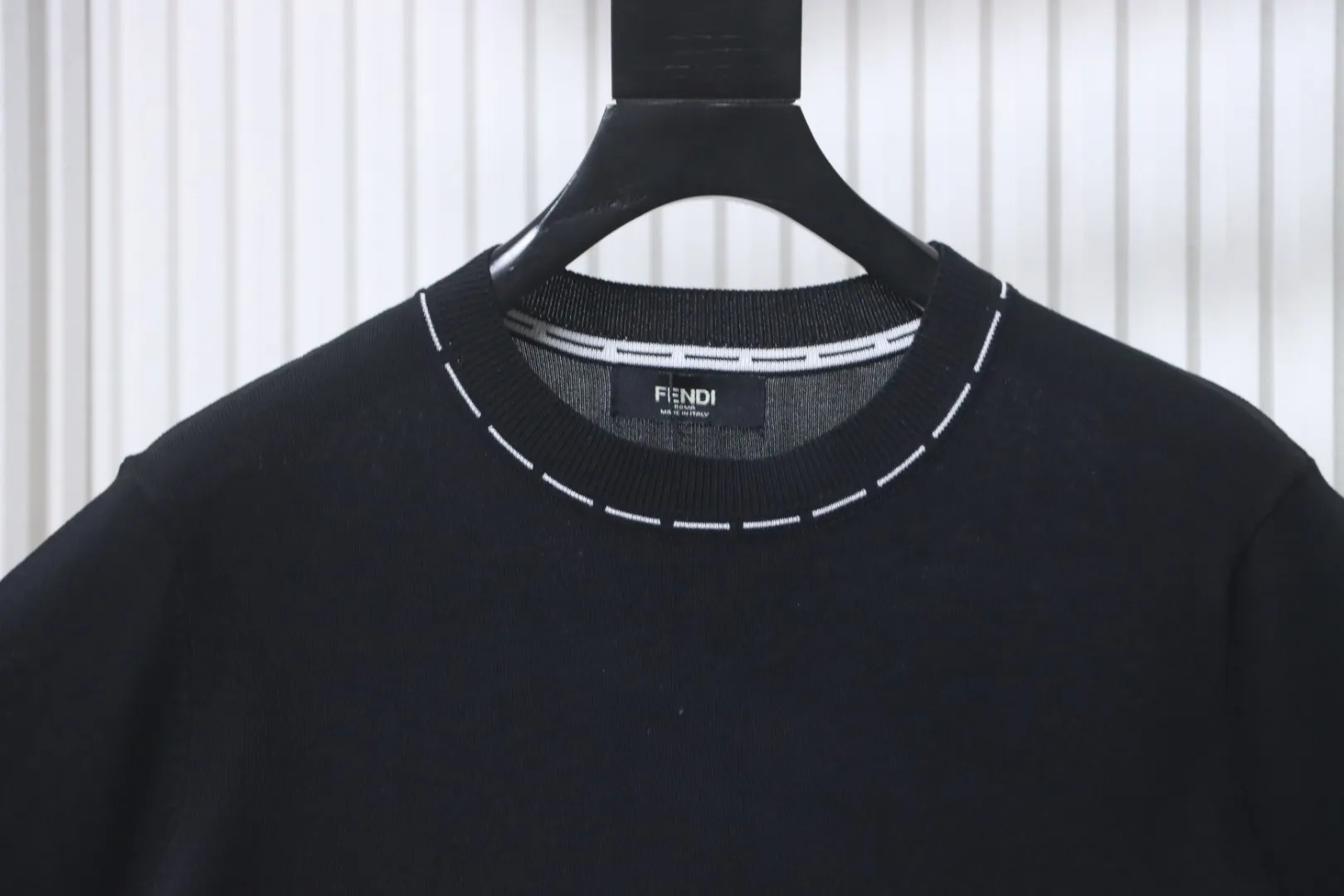 Neckline