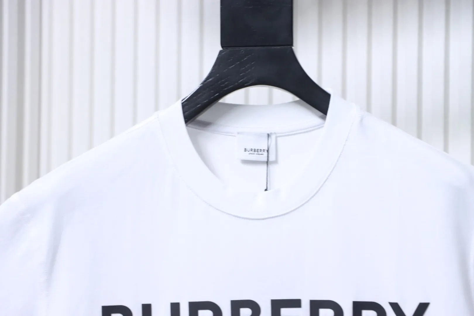 Neckline