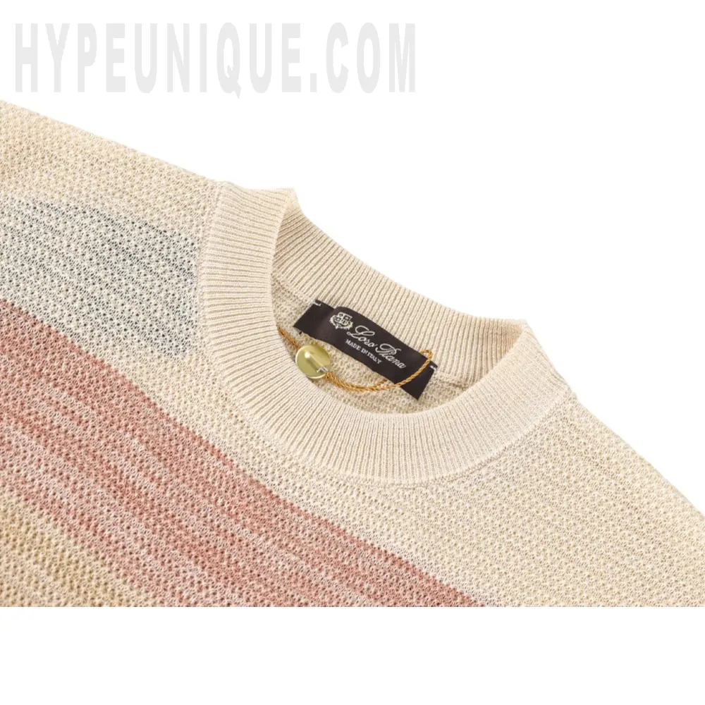 Close-up of the collar detail