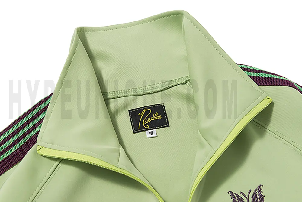Close-up of the jacket’s neckline wash tag.