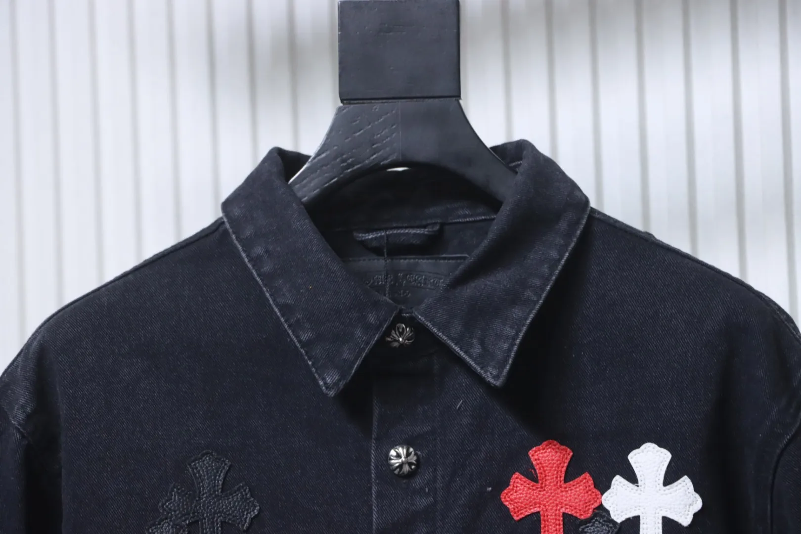Neckline