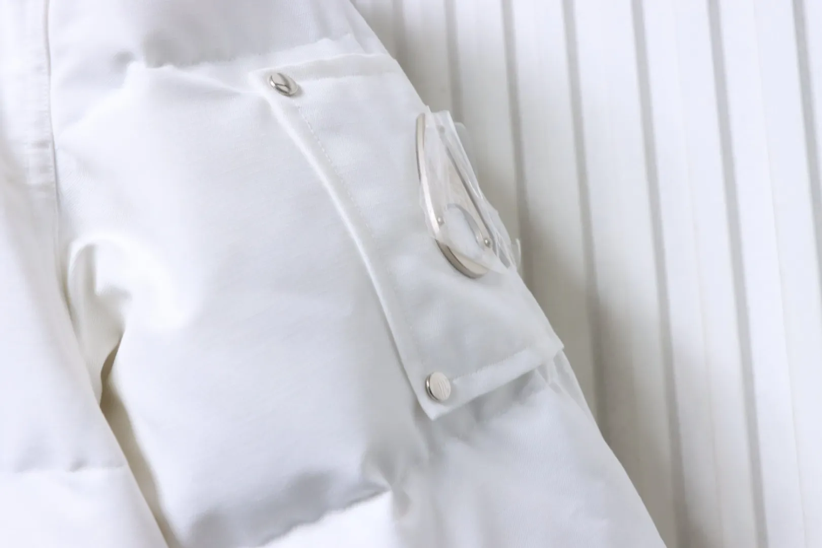 Shoulder Logo Detail