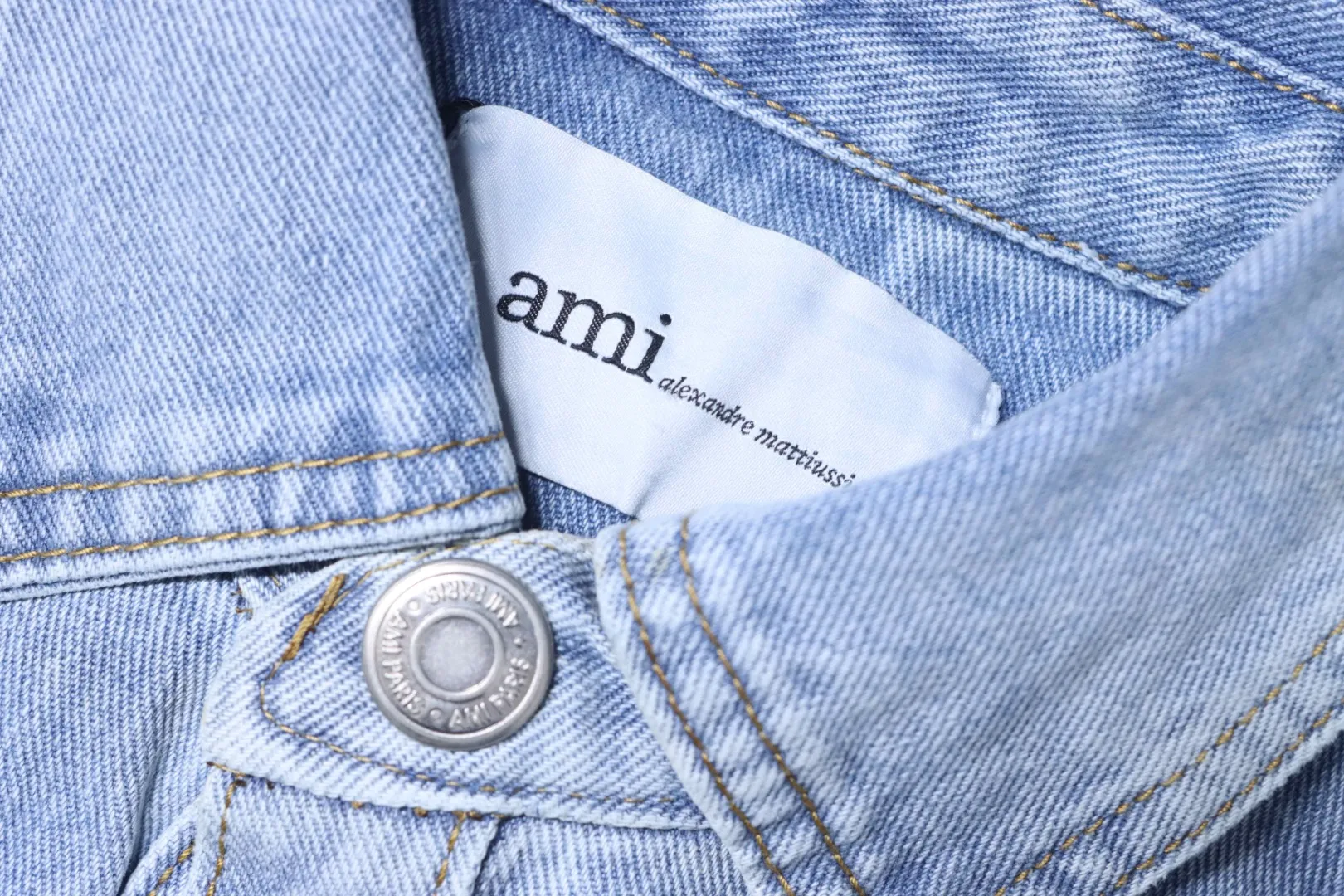 Collar Detail with visible tag