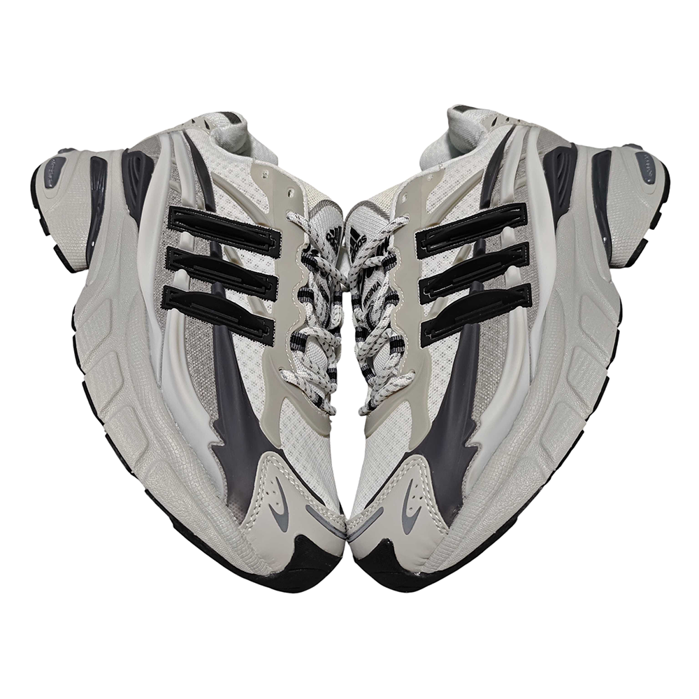 Front view of the outer side of the left shoe