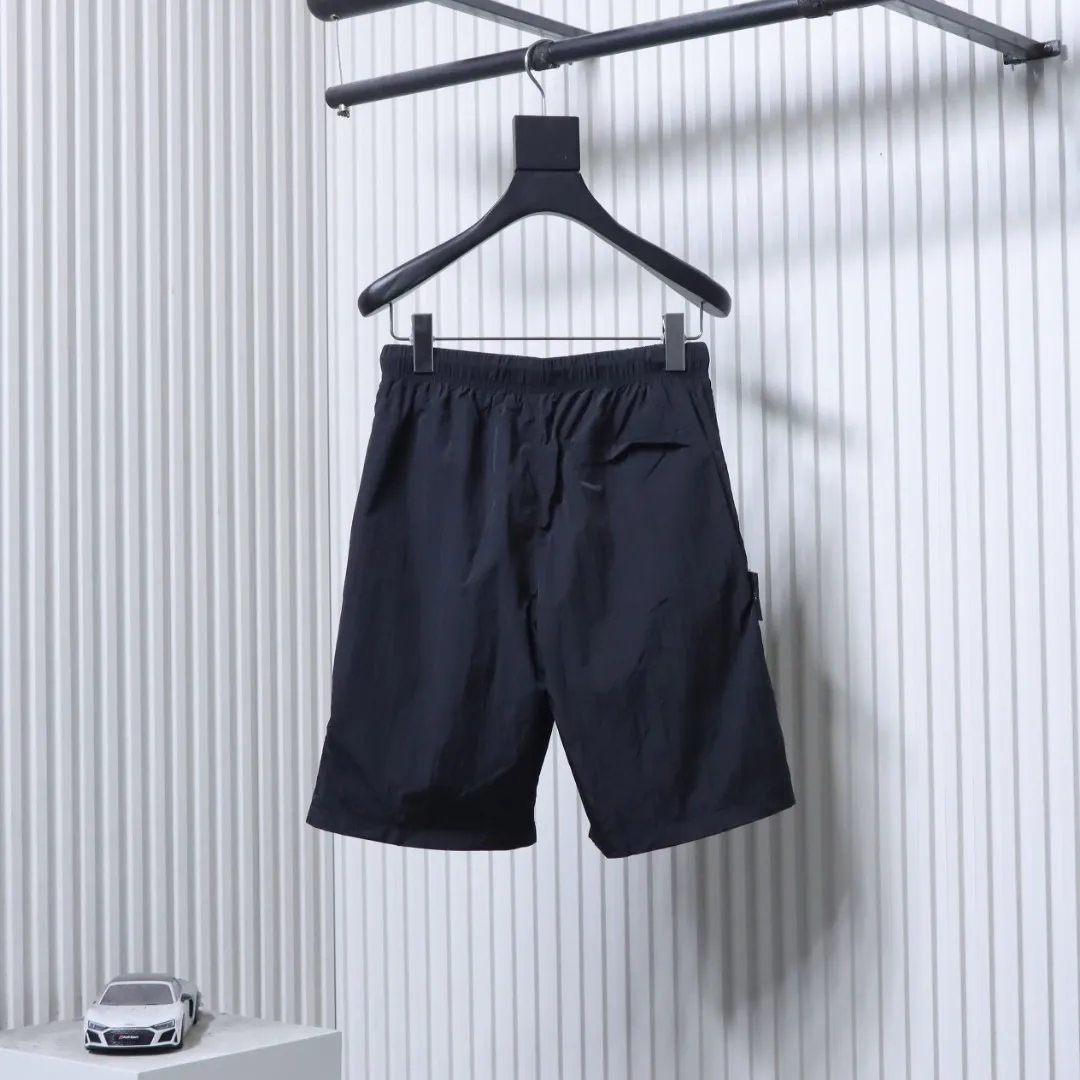 Back of Classic Cargo Shorts Color Dark Blue