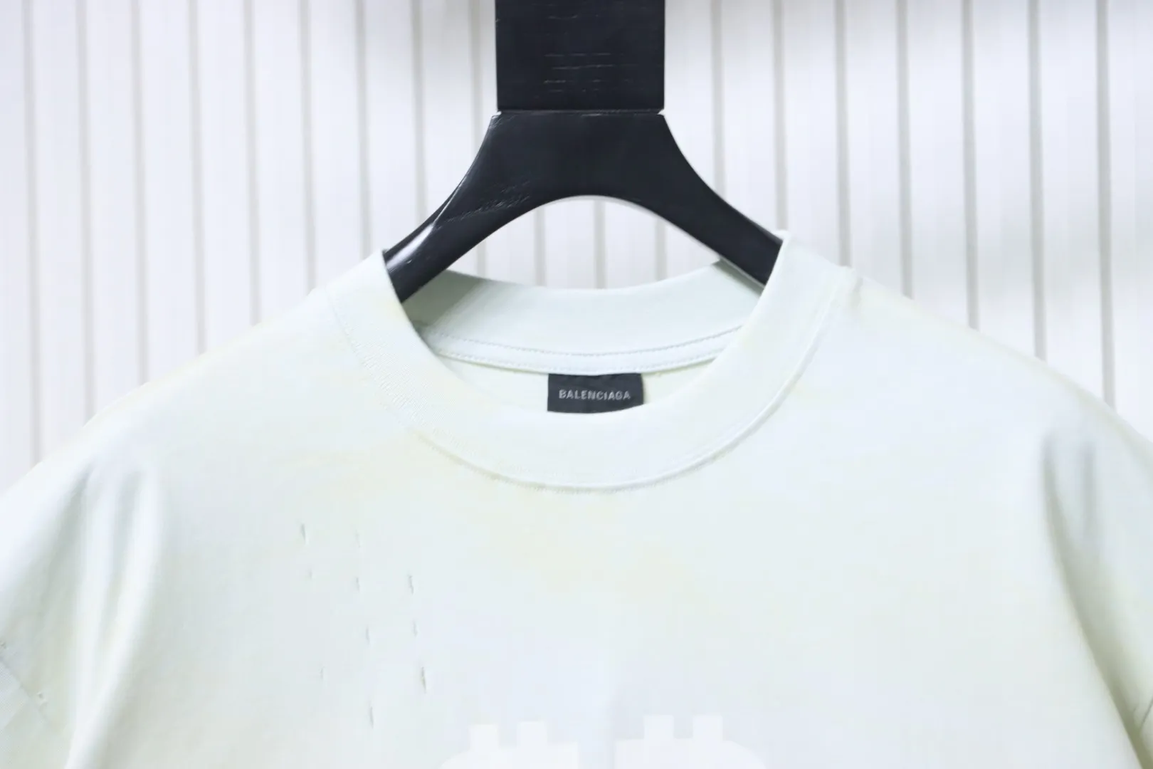 Neckline