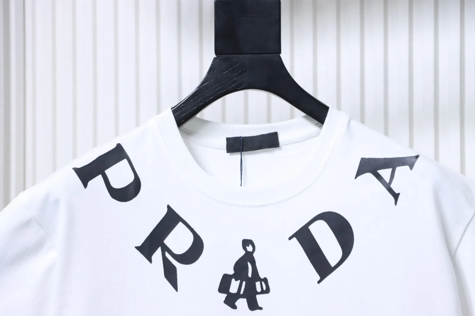Neckline