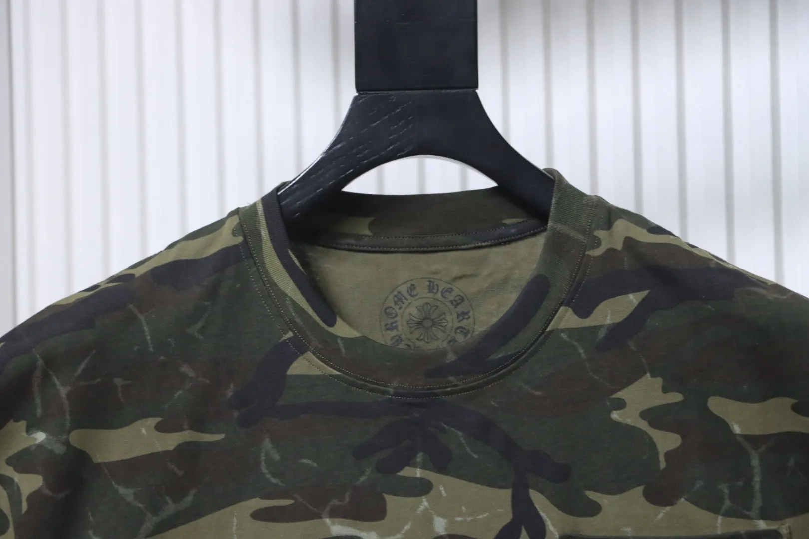 Neckline