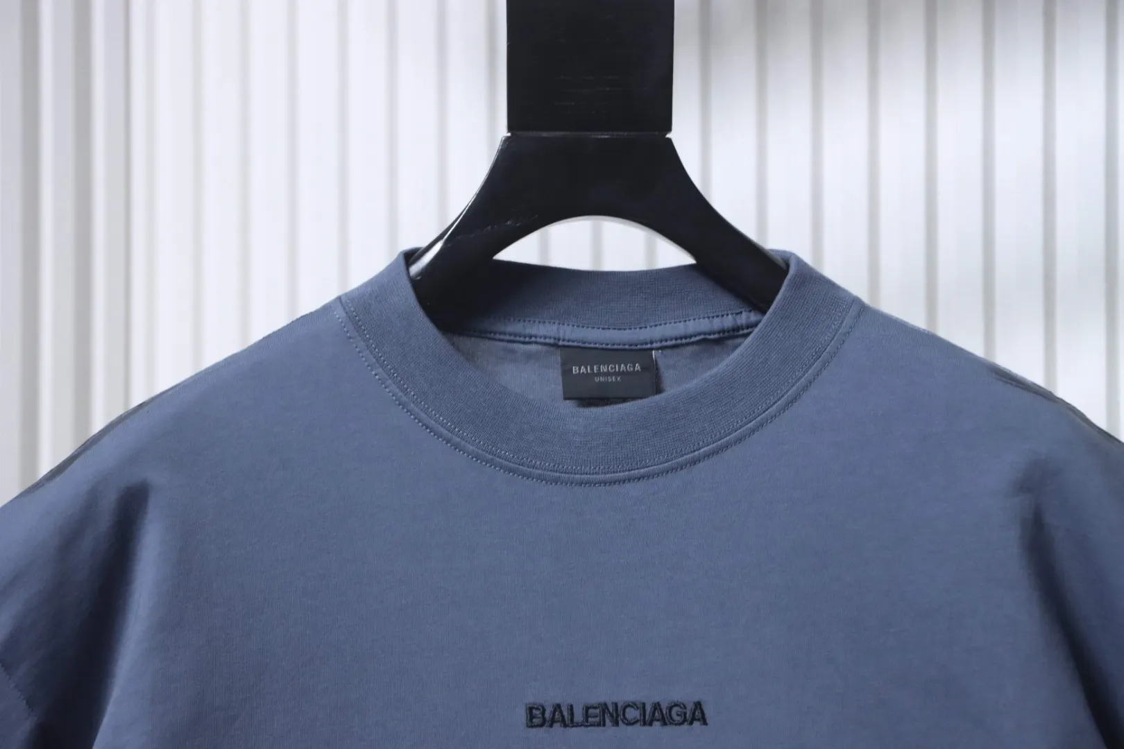 Neckline