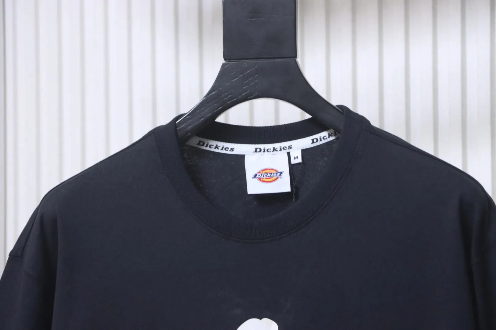 Neckline