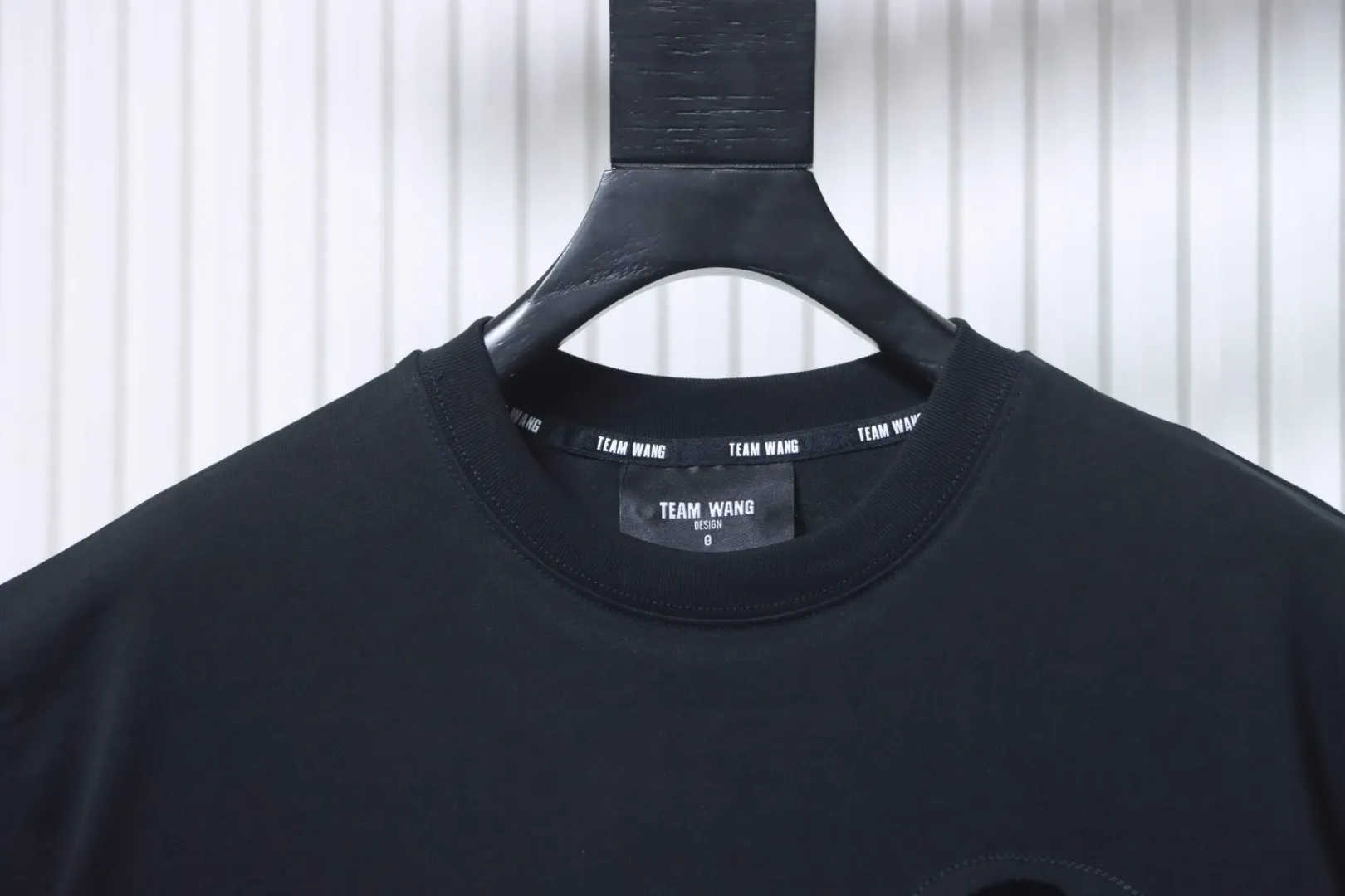 Neckline