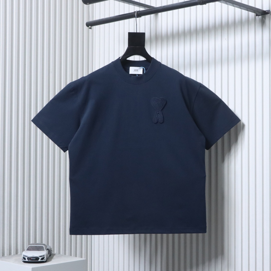 AMI Minimalist Style Short-Sleeve T-Shirt