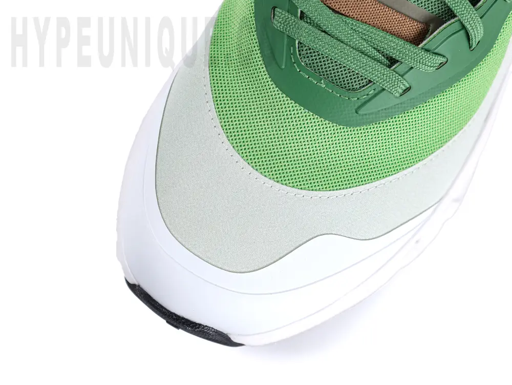 Top-down front view of the Lo x ON Cloudtilt 2 ‘Green White’ toe box.