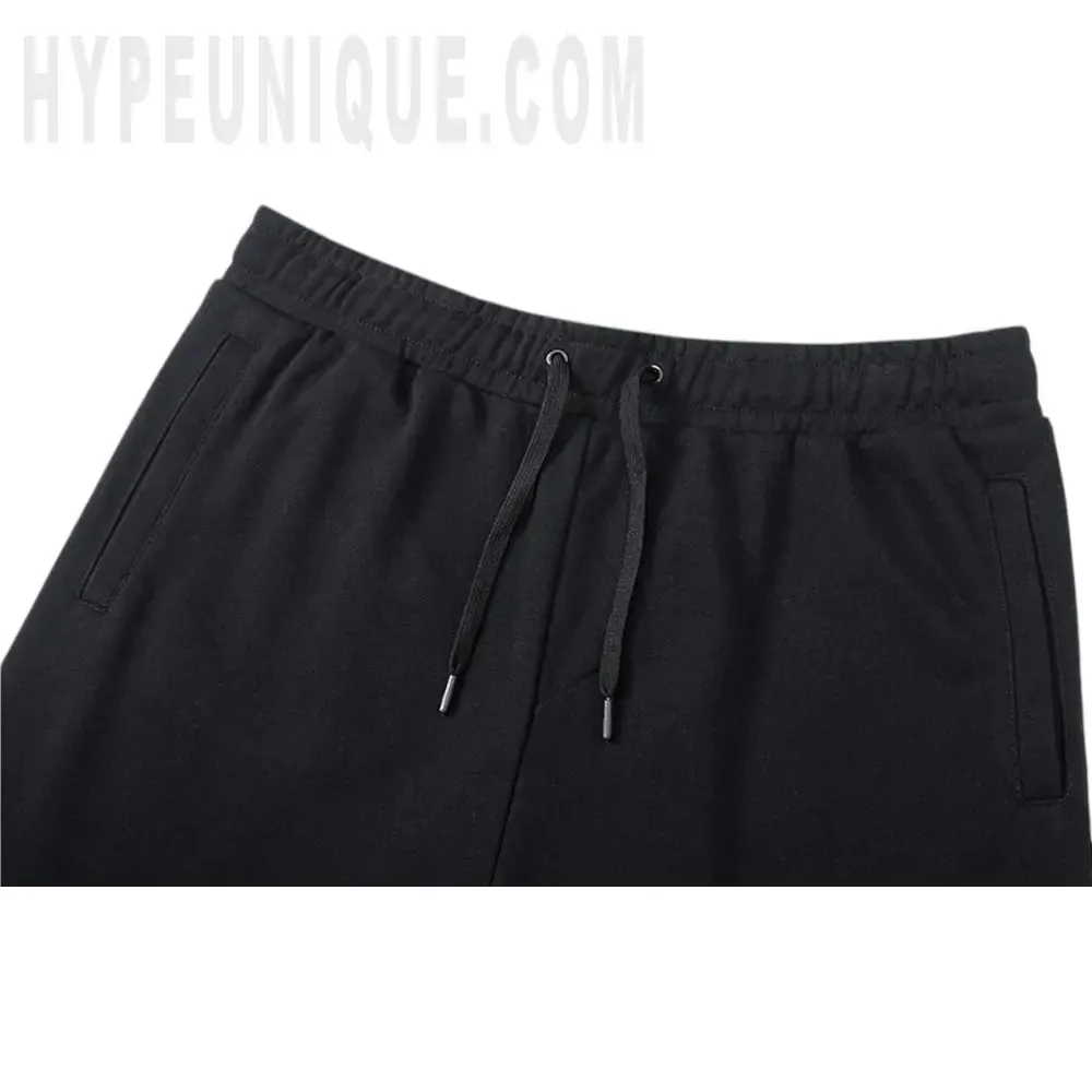 Elastic waistband detail image of the pants