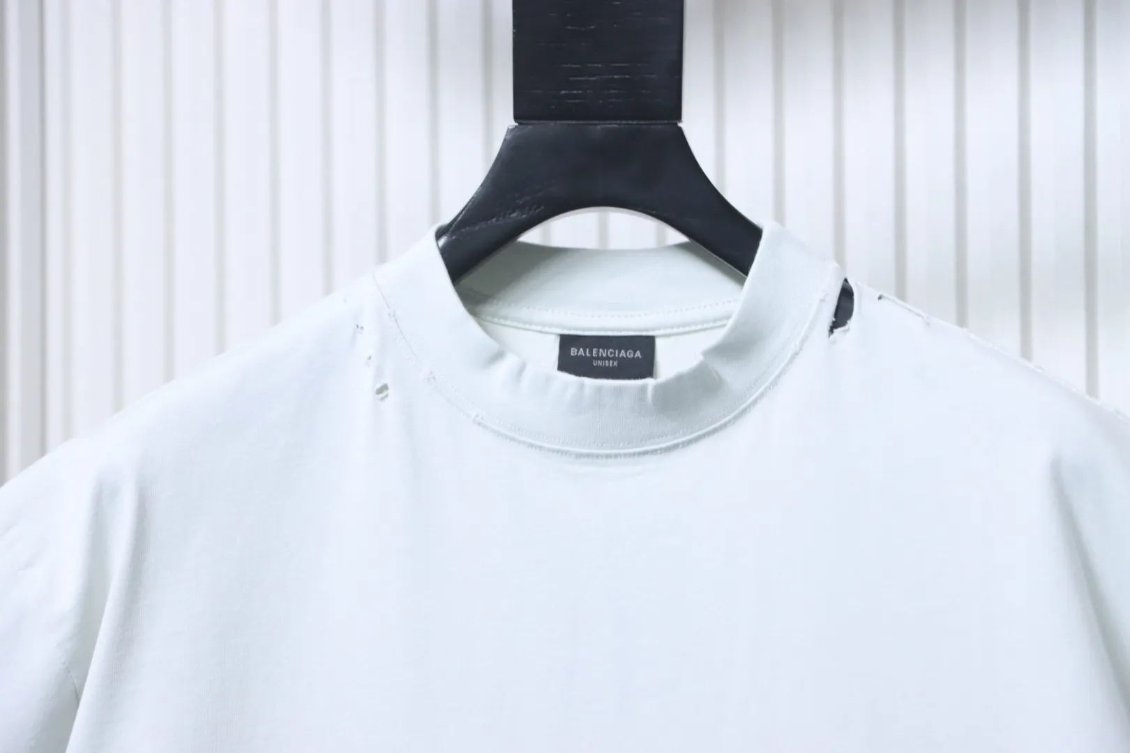 Neckline