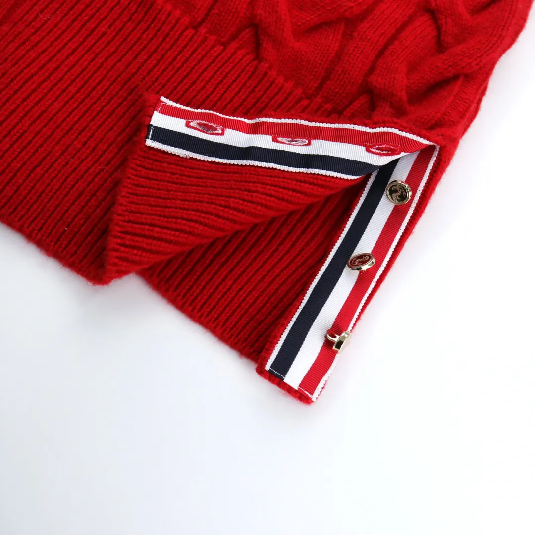 Button Hem Tri-color Details