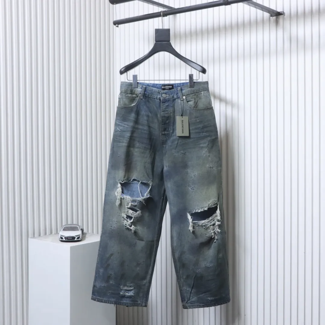 Hand-Distressed Oil-Wash Baggy Jeans