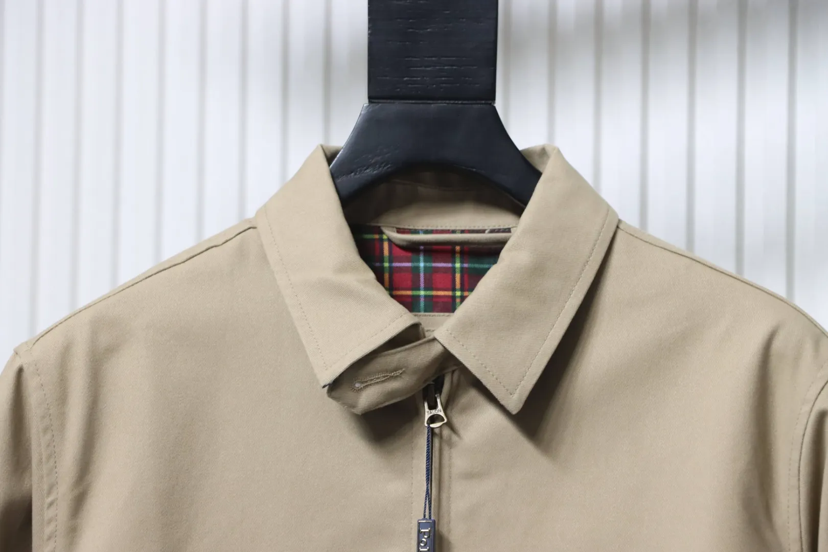 Neckline