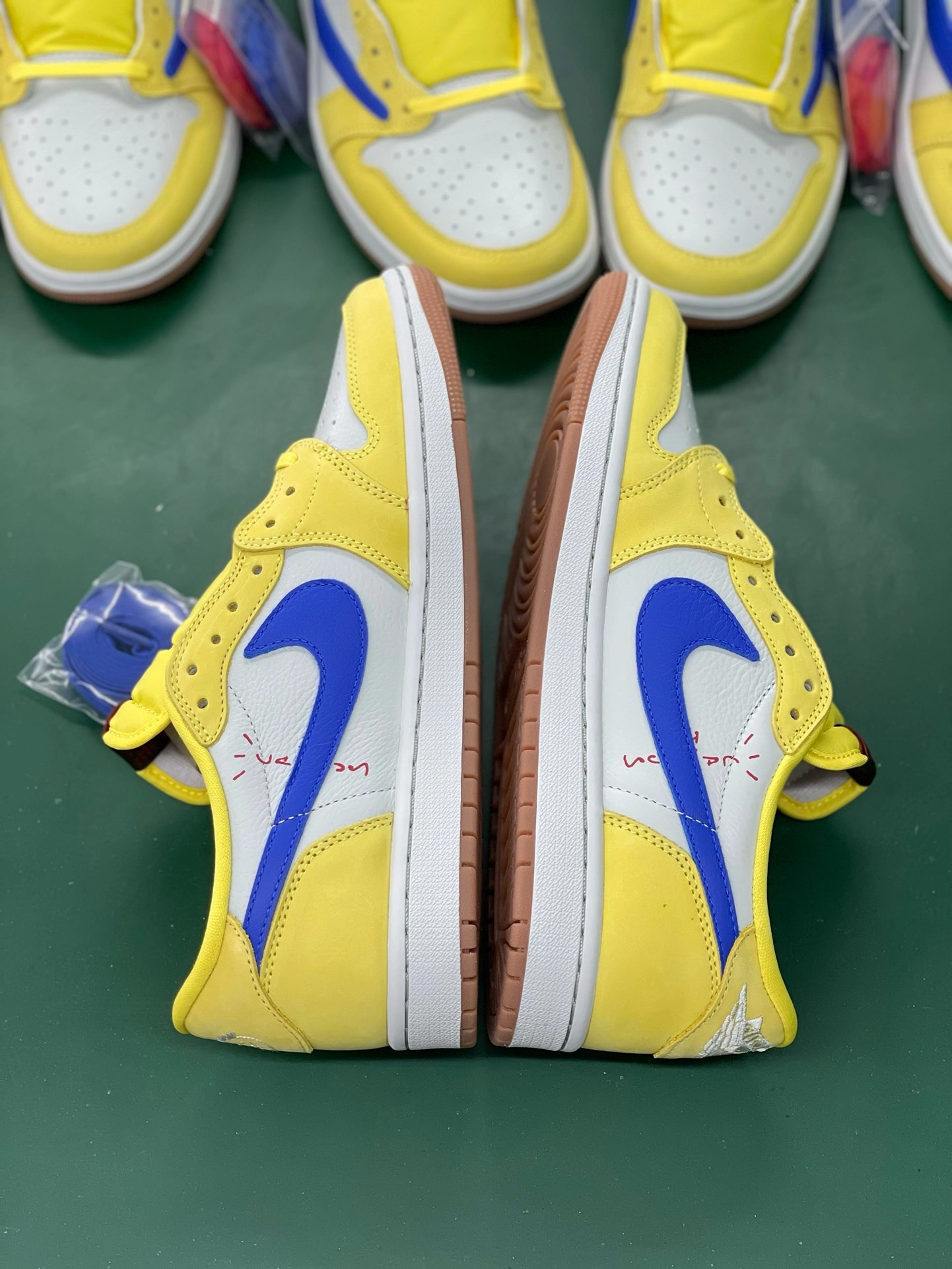 Travis Scott Air Jordan 1 Canary Low [Sale Version]