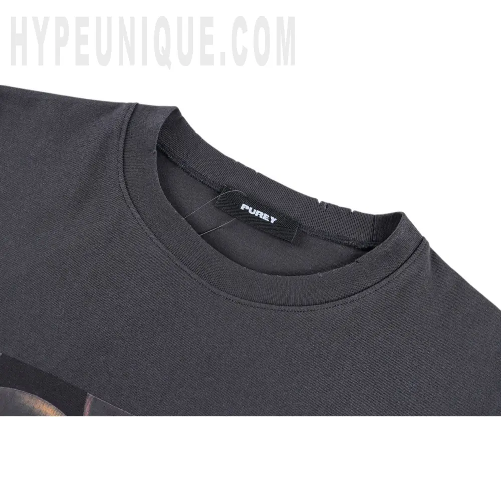 Close-up of the collar detail