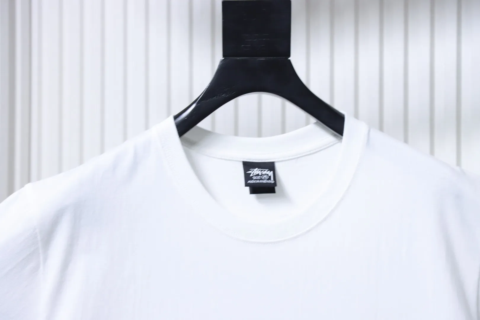 Neckline