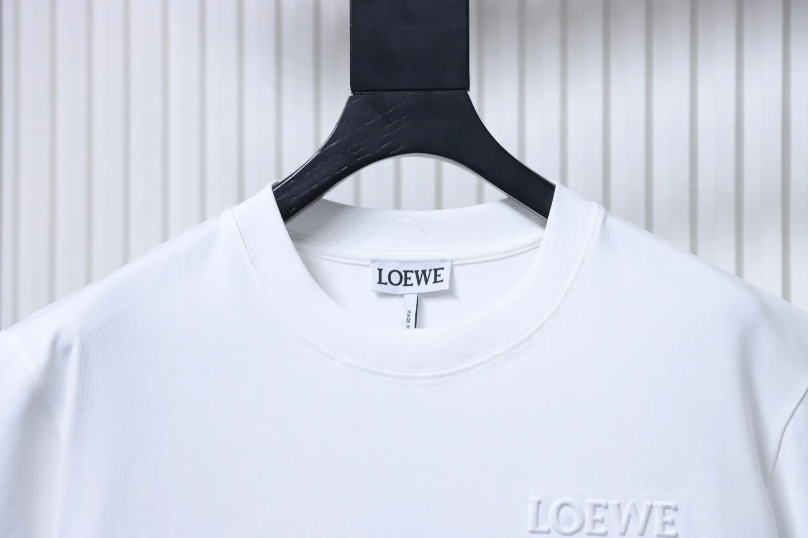 Neckline