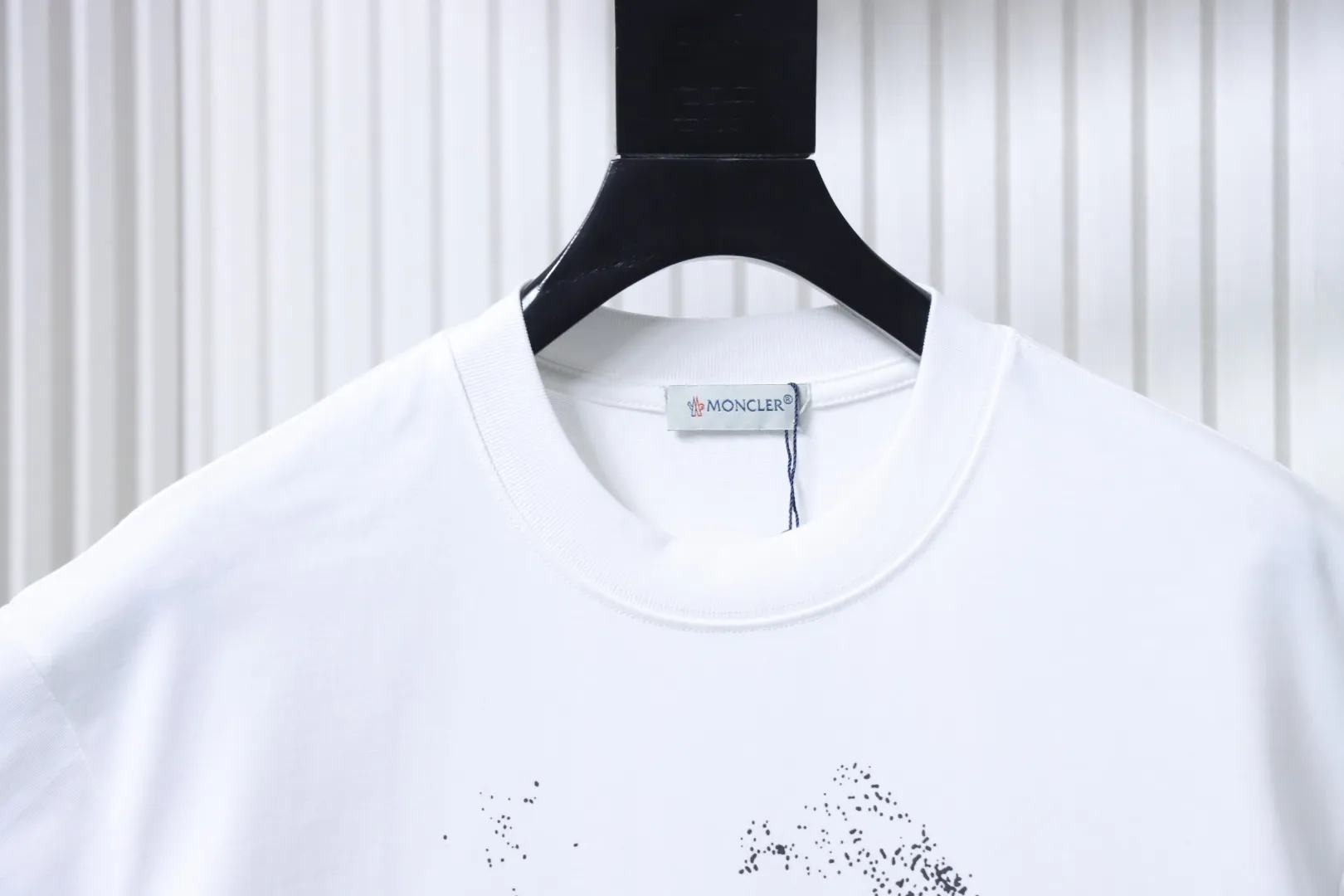 Neckline