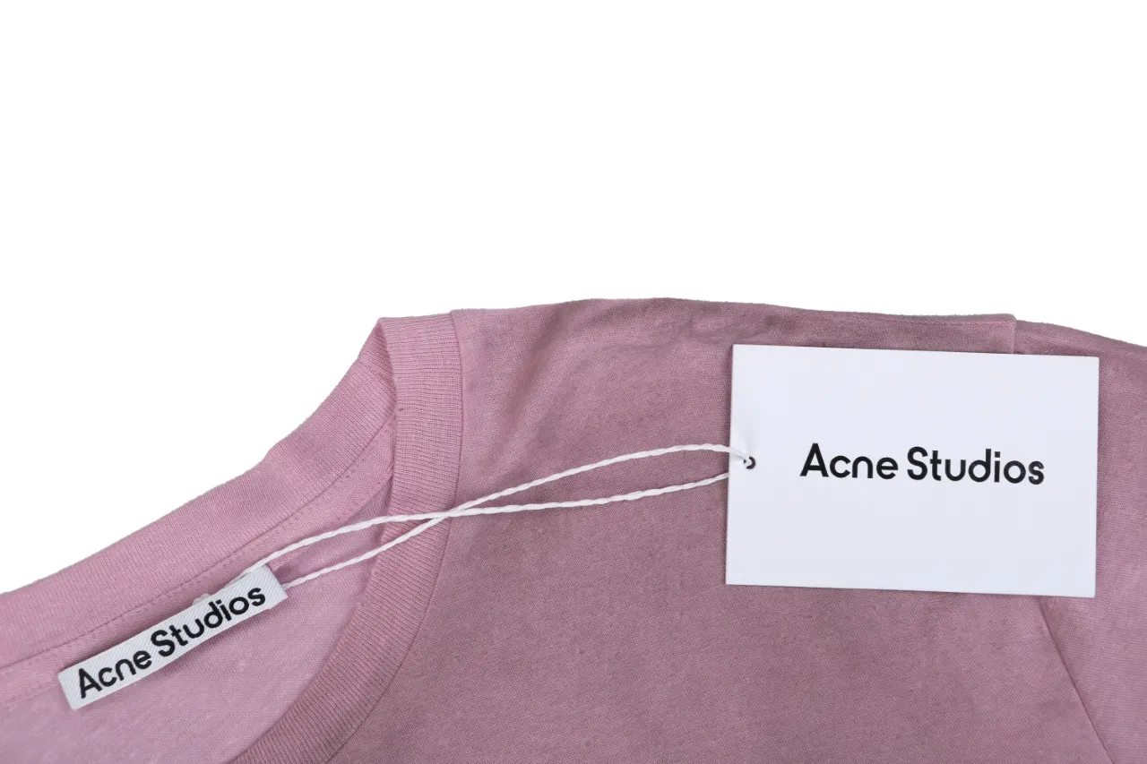 Neckline with Tag