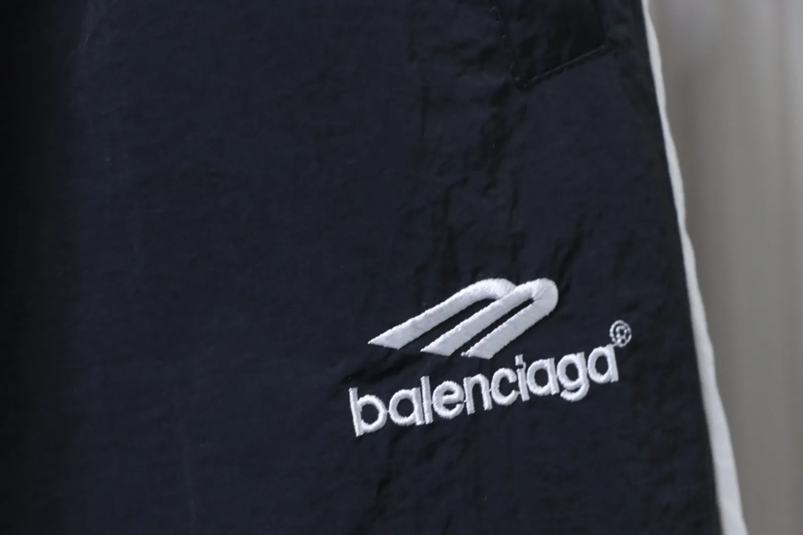 Logo Detail