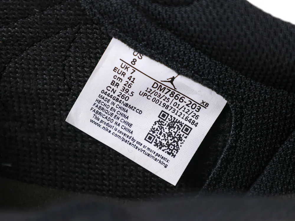 Travis Scott x Air Jordan 1 Retro Low OG SP Velvet Brown inner size tag detail