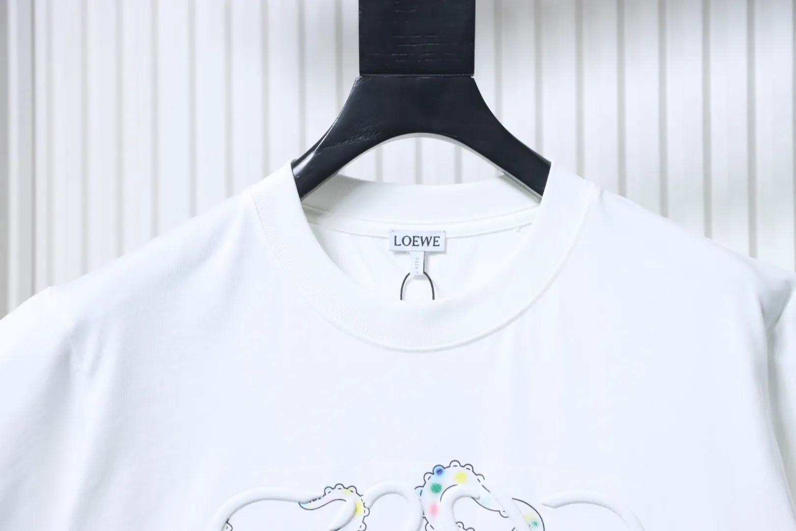 Neckline