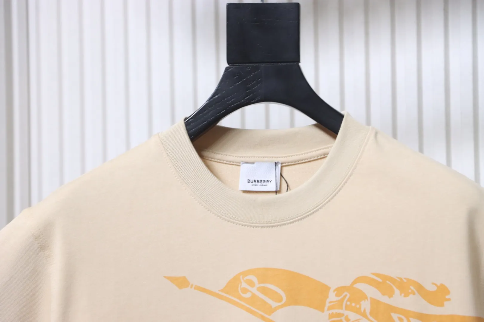 Neckline