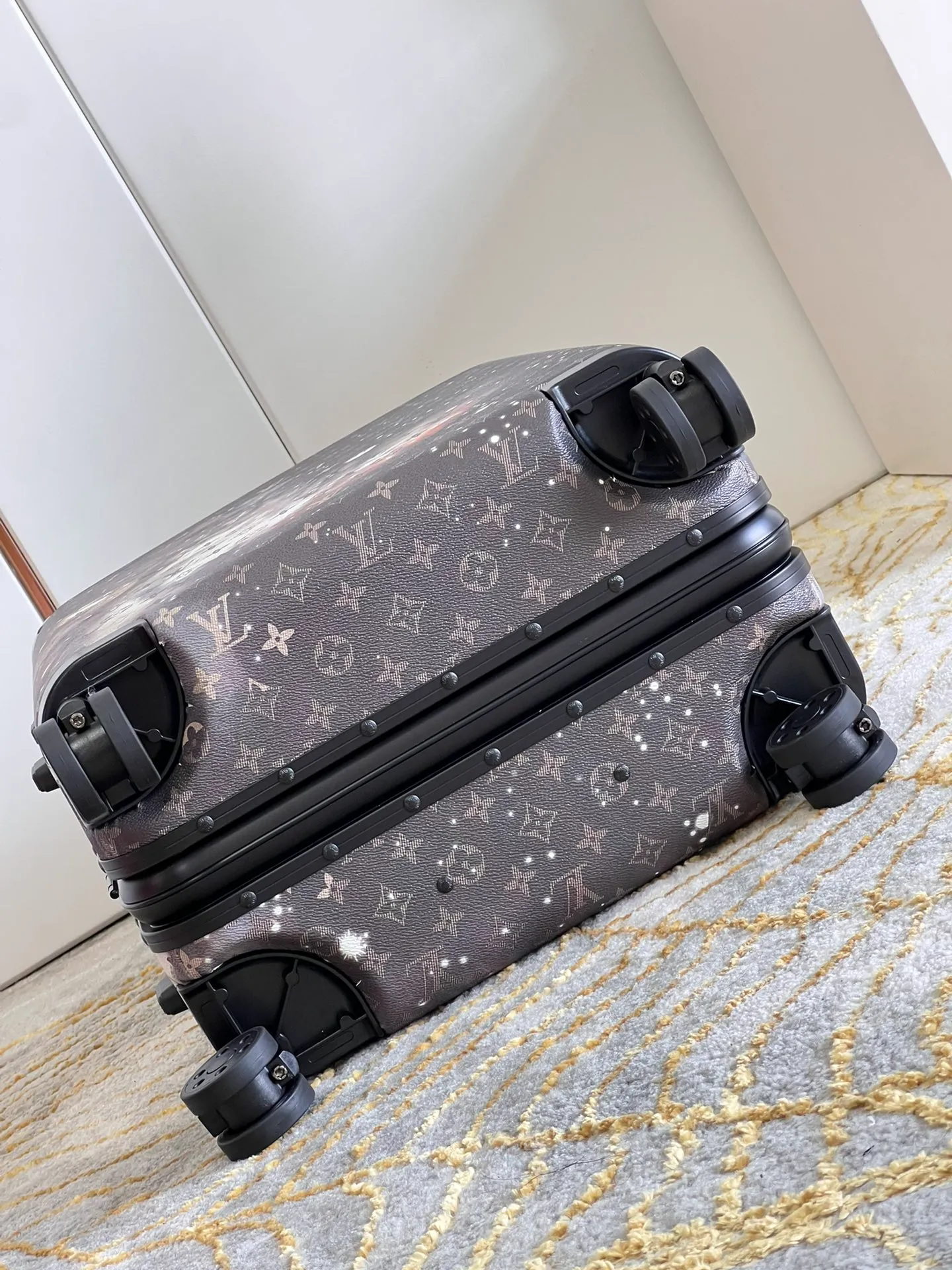 Horizon Monogram Galaxy Suitcase Spinner Wheels