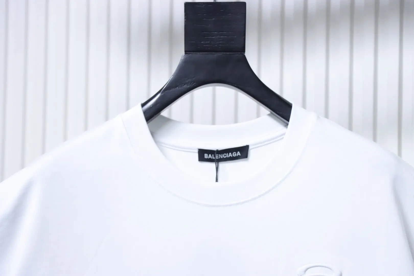 Neckline