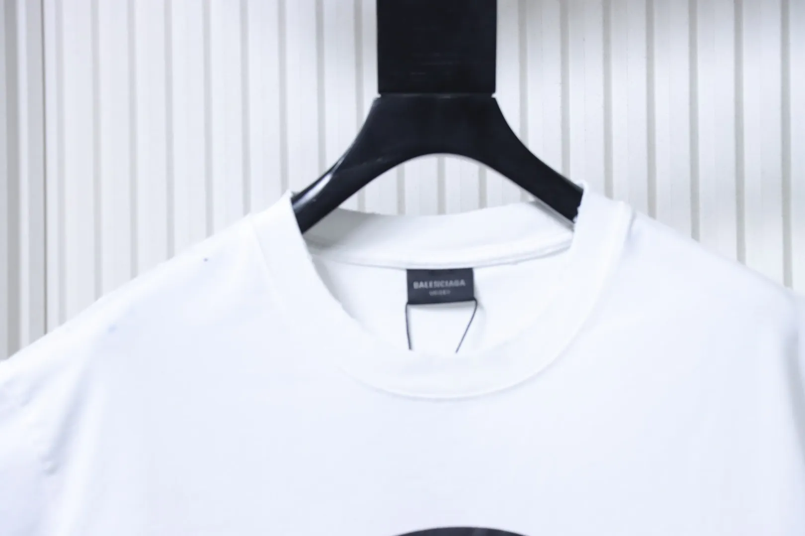 Neckline