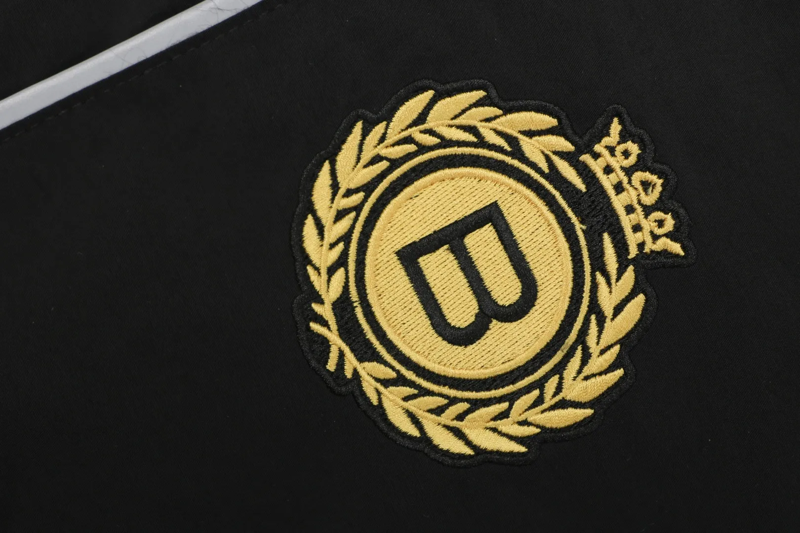 Logo B