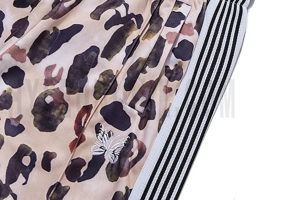 Side stripe detailing on pants.