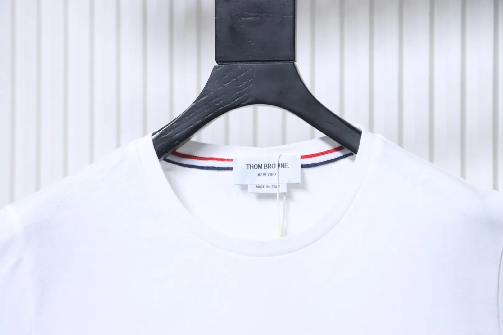 Neckline