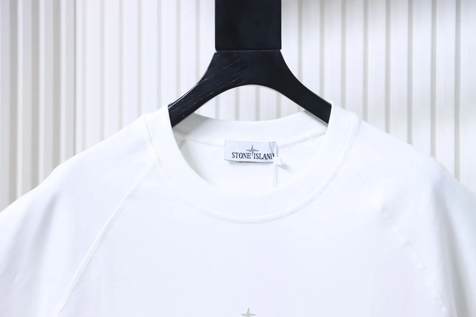 Neckline