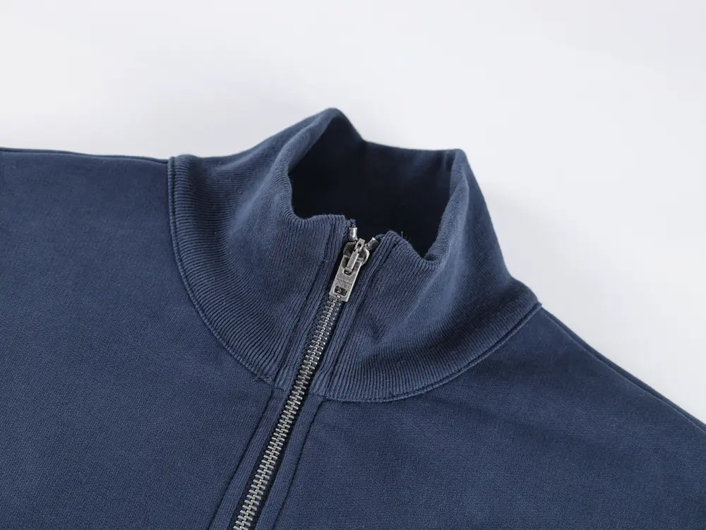 Neckline and zipper details
