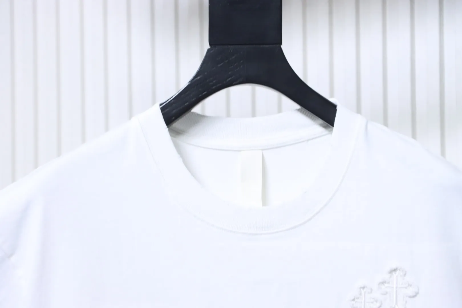 Neckline