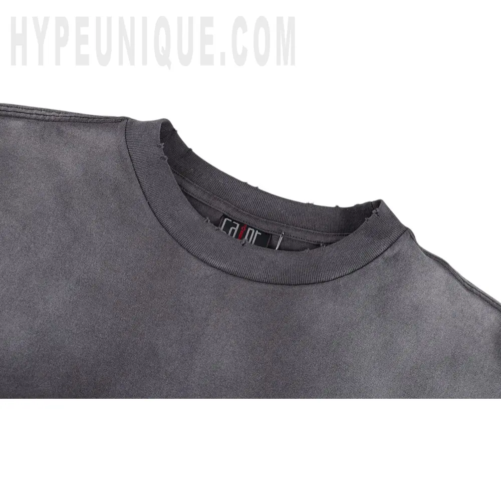 Close-up of the collar detail
