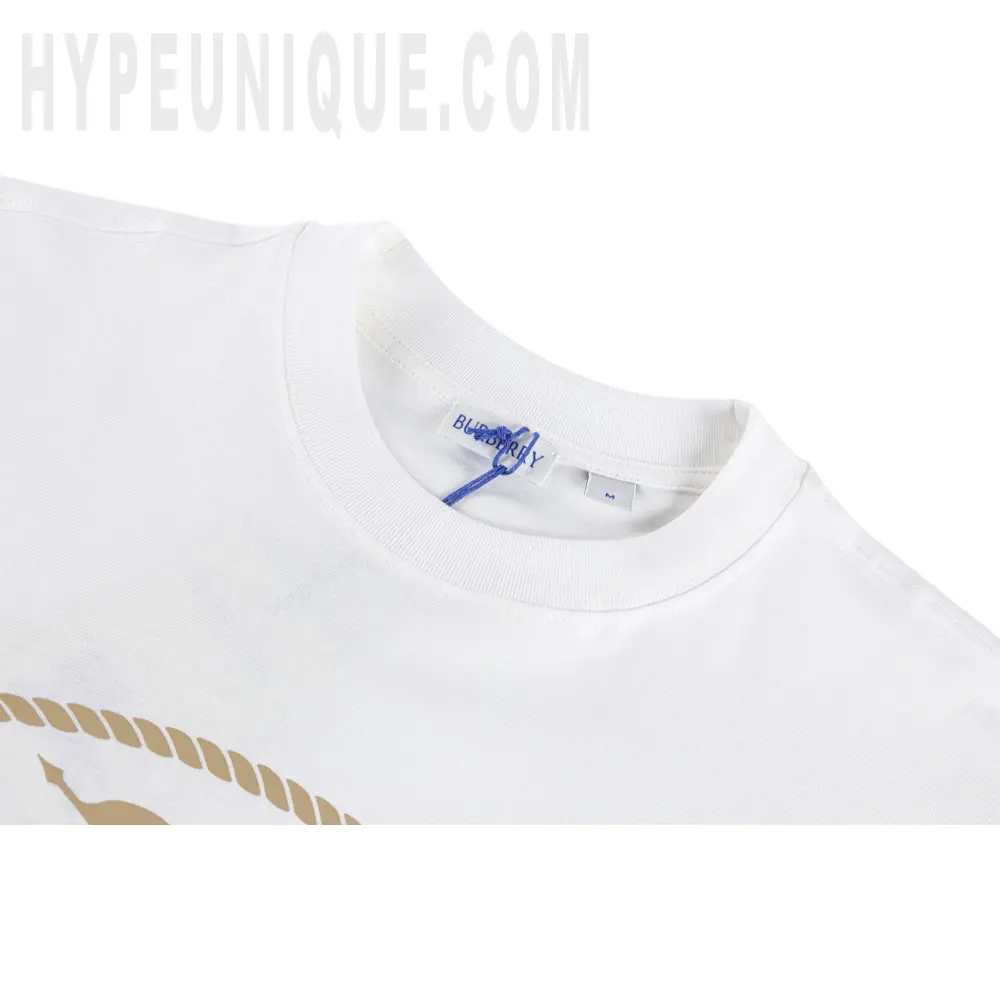Close-up of the collar detail