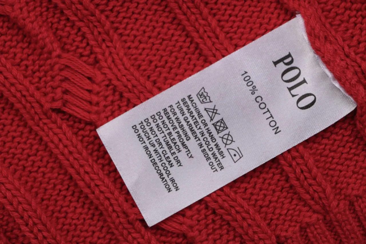 Visible wash care label attached.