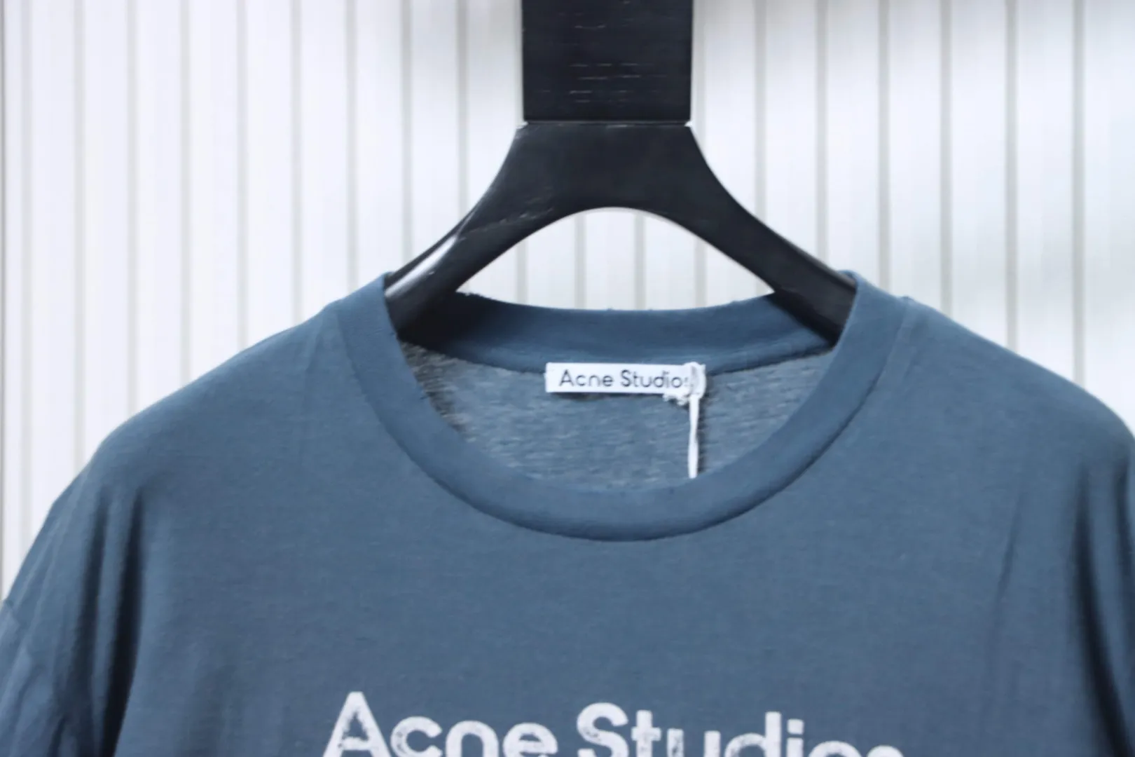 Neckline
