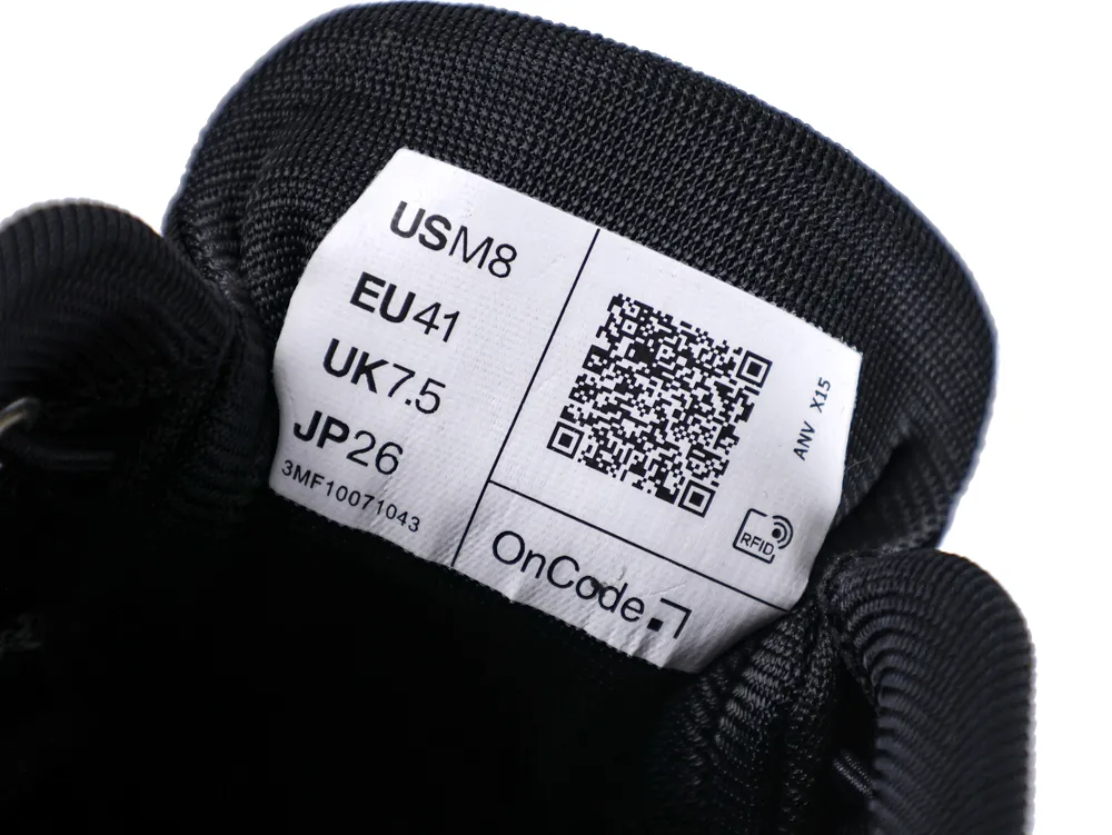 On Running Cloud 6 Black Sneakers Size Label Detail