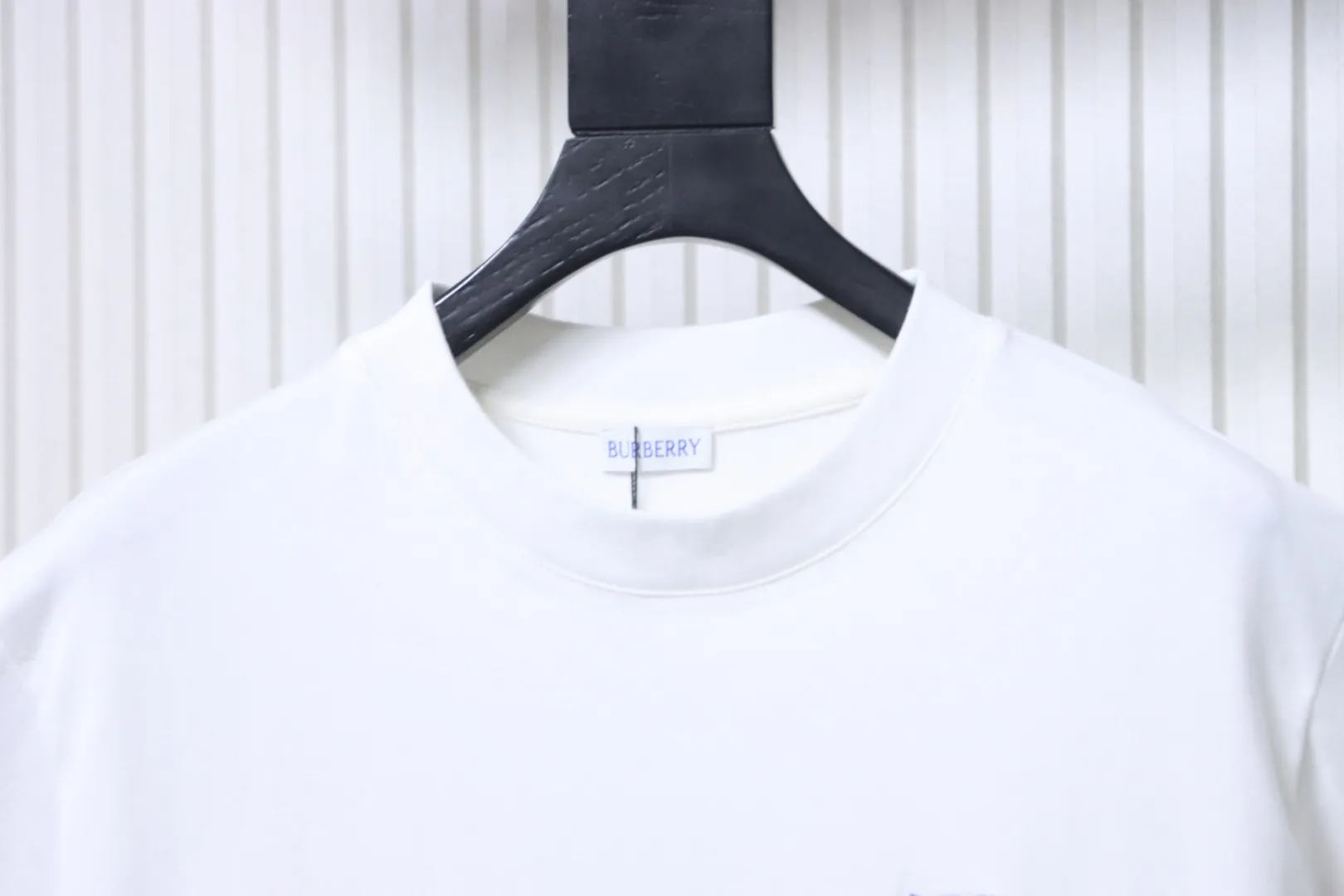 Neckline