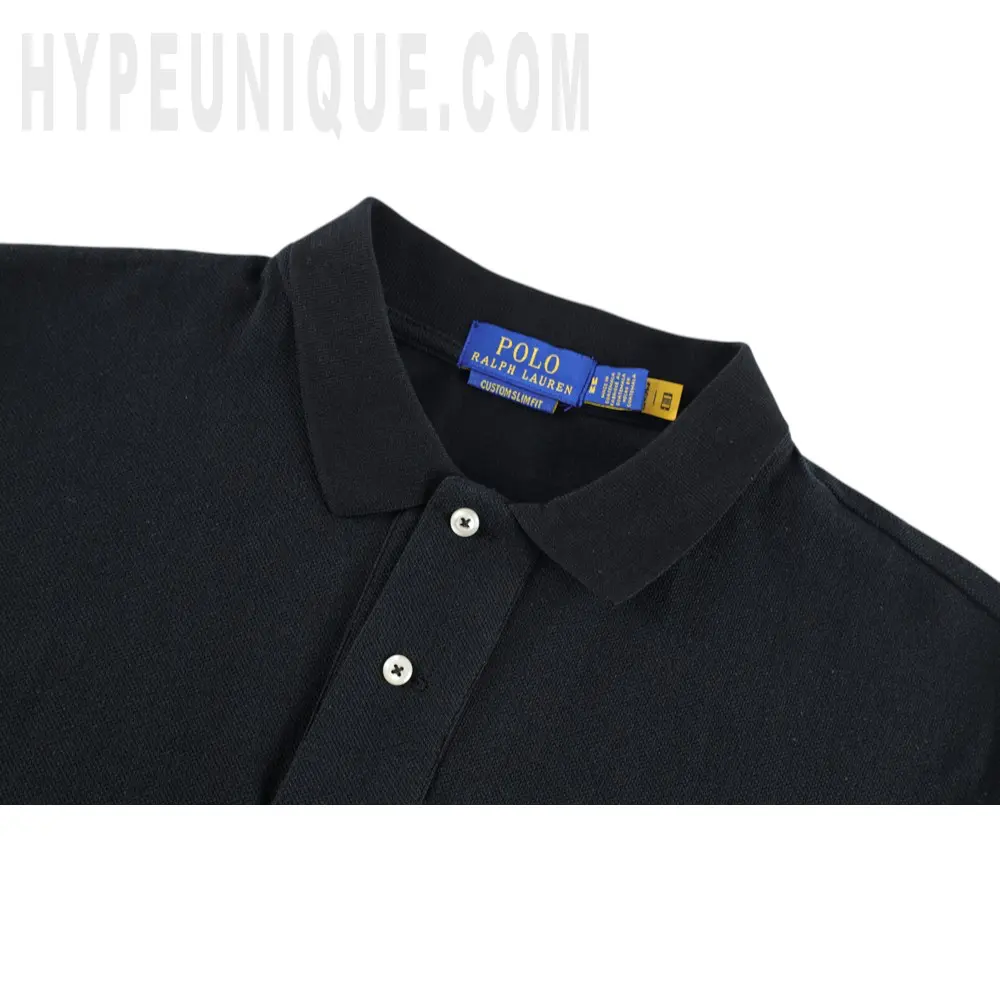 Close-up of the collar detail